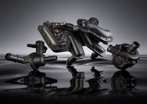 Ultramid® Advanced T1000 HR und EQ bieten hohe Hydrolysebeständigkeit und Reinheit für Verbrennungs- und Elektromotoren, die in Kontakt mit Kühlmitteln stabil funktionieren müssen.
Foto: BASF 2025 Ultramid® Advanced T1000 HR und EQ bieten hohe Hydrolysebeständigkeit und Reinheit für Verbrennungs- und Elektromotoren, die in Kontakt mit Kühlmitteln stabil funktionieren müssen.
Foto: BASF 2025