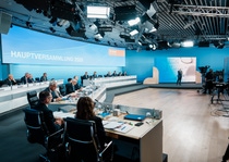 Plenum with the Board of Directors and the Supervisory Board during the Annual Meeting.     
Photo: BASF SE