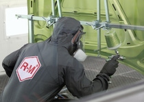 Nach erfolgreicher Einführung in Europa und Asien werden erste Produkte aus dem Reparaturlackbereich nun auch in diesem Jahr in Nordamerika vermarktet. Diese Produkte tragen zu einer Reduktion der CO2-Emissionen und zur Kreislaufwirtschaft bei.
Foto: BASF Coatings Nach erfolgreicher Einführung in Europa und Asien werden erste Produkte aus dem Reparaturlackbereich nun auch in diesem Jahr in Nordamerika vermarktet. Diese Produkte tragen zu einer Reduktion der CO2-Emissionen und zur Kreislaufwirtschaft bei.
Foto: BASF Coatings