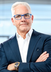 Chris Titmarsh, Leiter der neuen Geschäftseinheit Global Automotive Refinish Coatings Solutions.Chris Titmarsh, head of the new Global Automotive Refinish Coatings Solutions business unit. Chris Titmarsh, Leiter der neuen Geschäftseinheit Global Automotive Refinish Coatings Solutions.Chris Titmarsh, head of the new Global Automotive Refinish Coatings Solutions business unit.