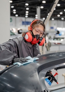 Unterstützung junger Talente: BASF ist mit ihrer Premium-Reparaturlackmarke Glasurit globaler Silberpartner des 47. WorldSkills-Wettbewerbs in Lyon, Frankreich. Unterstützung junger Talente: BASF ist mit ihrer Premium-Reparaturlackmarke Glasurit globaler Silberpartner des 47. WorldSkills-Wettbewerbs in Lyon, Frankreich.