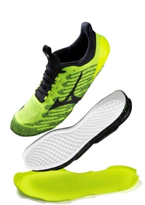 BASF stellt das Polyurethan Elastopan® für die Zwischensohle der neuen Trainingsschuhe TC-01 und TC-02 von Mizuno vor. Die leistungsstarke Werkstofflösung bietet die Grundlage für die „Center of Balance“ (COB)-Technologie von Mizuno. Präzise Informationen werden mittels Aktivierungsnoppen in der Oberfläche der Zwischensohle an die Fußsohlen übertragen. BASF stellt das Polyurethan Elastopan® für die Zwischensohle der neuen Trainingsschuhe TC-01 und TC-02 von Mizuno vor. Die leistungsstarke Werkstofflösung bietet die Grundlage für die „Center of Balance“ (COB)-Technologie von Mizuno. Präzise Informationen werden mittels Aktivierungsnoppen in der Oberfläche der Zwischensohle an die Fußsohlen übertragen.