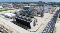 Aerial view of the world-scale ammonia plant BASF and Yara are successfully operating in Freeport, Texas. The product characteristics of blue ammonia are identical to conventionally produced ammonia. Since the CO2 generated in the production process is captured and not released to the atmosphere, blue ammonia plays a significant role in the transition to alternative, less carbon-intensive products. Aerial view of the world-scale ammonia plant BASF and Yara are successfully operating in Freeport, Texas. The product characteristics of blue ammonia are identical to conventionally produced ammonia. Since the CO2 generated in the production process is captured and not released to the atmosphere, blue ammonia plays a significant role in the transition to alternative, less carbon-intensive products.