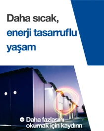 Alacakaranlıkta ışıklar açık modern bir bina dış cephesi. Metinde şunlar yazıyor: “Daha sıcak ve enerji tasarruflu yaşam.”