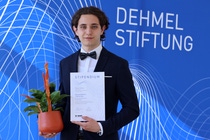 Vier Abiturienten aus der Region erhalten für ihre herausragenden Leistungen Stipendien der Dehmel-Stiftung
