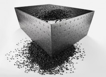 Die BASF entwickelt ihr Sortiment des expandierten Polypropylenschaumstoffs (EPP) Neopolen® weiter. Die neue Produktvariante heißt Neopolen® P 9235+ und bietet im Vergleich zu den verfügbaren Typen deutlich verbesserte Oberflächeneigenschaften, einen um 20% tieferen Farbeindruck und ein optimiertes Füllverhalten in der Verarbeitung.