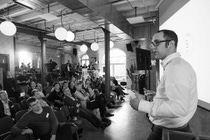 Chemovator Boxlab-Gründer Mischa Feig hält Präsentation