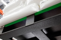 Für die Beschichtung der extrem robusten Hybridpaletten aus mitteldichten Holzfaserplatten (MDF) und Kunststoff hat Ahrma das BASF-Sprühsystem Elastocoat® C verwendet: Es versiegelt effizient, schnell und dauerhaft die Paletten-Oberflächen und ermöglicht so einen optimalen Schutz gegen Wasser, Verschmutzung, Mikrobenbefall und Abrasion. Dies verlängert Haltbarkeit und Lebensdauer der Paletten.
For the purpose of coating the extremely robust hybrid pallets made from medium density fiberboard (MDF) and plastic, Ahrma used BASF’s Elastocoat® C spray system. It seals the pallet surfaces efficiently, quickly and permanently and thus provides optimum protection against water, dirt, microbial infestation and abrasion. This increases the durability and service-life of the pallets. Für die Beschichtung der extrem robusten Hybridpaletten aus mitteldichten Holzfaserplatten (MDF) und Kunststoff hat Ahrma das BASF-Sprühsystem Elastocoat® C verwendet: Es versiegelt effizient, schnell und dauerhaft die Paletten-Oberflächen und ermöglicht so einen optimalen Schutz gegen Wasser, Verschmutzung, Mikrobenbefall und Abrasion. Dies verlängert Haltbarkeit und Lebensdauer der Paletten.
For the purpose of coating the extremely robust hybrid pallets made from medium density fiberboard (MDF) and plastic, Ahrma used BASF’s Elastocoat® C spray system. It seals the pallet surfaces efficiently, quickly and permanently and thus provides optimum protection against water, dirt, microbial infestation and abrasion. This increases the durability and service-life of the pallets.