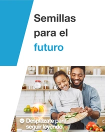 Un hombre y una niña están de pie en una cocina, preparando verduras frescas juntos. Una espiral de luz revolotea por la encimera. En el texto pone: “Semillas para el futuro”. Un hombre y una niña están de pie en una cocina, preparando verduras frescas juntos. Una espiral de luz revolotea por la encimera. En el texto pone: “Semillas para el futuro”.