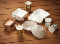 Neue ecovio®-Type für extrusionsbeschichtetes Papier: Sie eignet sich für die Heim- als auch für die industrielle Kompostierung von Lebensmittelverpackungen wie Bechern für Molkereiprodukte, Einschlagpapier für Sandwiches und Müsliriegel, Schalen für Süßwaren und Snacks sowie To-Go-Becher für Heiß- und Kaltgetränke.