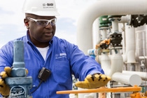 Produktionsleiter Mark Hughes prüft Ventile auf den Methylamin-Kolonnen. Die Anlage ist die jüngste am BASF Verbundstandort Geismar, Louisiana, und nahm 2012 die Produktion auf. Methylamin wird für die Produktion von Pflanzenschutzmitteln, Kosmetika, Reinigungsmitteln, Pharmazeutika, Textilfasern, Lösungsmitteln und Futtermittelzusatzstoffen verwendet.
