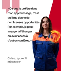 Une employée de BASF en Allemagne, vêtue d’une combinaison de travail orange et bleue, se tenant devant un fond rouge, un tourbillon lumineux flotte autour de son épaule.Le texte indique: « Ce que je préfère dans mon apprentissage, c’est qu’il me donne de nombreuses opportunités. Par exemple, je peux voyager à l’étranger ou avoir accès à d’autres carrières. » Une employée de BASF en Allemagne, vêtue d’une combinaison de travail orange et bleue, se tenant devant un fond rouge, un tourbillon lumineux flotte autour de son épaule.Le texte indique: « Ce que je préfère dans mon apprentissage, c’est qu’il me donne de nombreuses opportunités. Par exemple, je peux voyager à l’étranger ou avoir accès à d’autres carrières. »