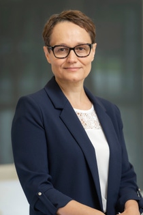 06672_2021 D 105 Porträt 3 Personen