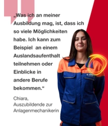 Eine weibliche BASF-Mitarbeitende aus Deutschland steht in einem orange-blauen Arbeitsanzug vor einem roten Hintergrund. Ein Lichtwirbel schwebt über ihrer Schulter. Der Text lautet:  „Was ich an meiner Ausbildung mag, ist, dass ich so viele Möglichkeiten habe. Ich kann zum Beispiel an einem Auslandsaufenthalt teilnehmen oder Einblicke in andere Berufe bekommen.“ Eine weibliche BASF-Mitarbeitende aus Deutschland steht in einem orange-blauen Arbeitsanzug vor einem roten Hintergrund. Ein Lichtwirbel schwebt über ihrer Schulter. Der Text lautet:  „Was ich an meiner Ausbildung mag, ist, dass ich so viele Möglichkeiten habe. Ich kann zum Beispiel an einem Auslandsaufenthalt teilnehmen oder Einblicke in andere Berufe bekommen.“