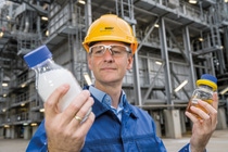 Stefan Gräter, head of BASF’s ChemCycling project, looks at a bottle of ultramid granules made from chemically recycled raw material. In the other hand, he holds a bottle of pyrolysis oil, the starting material for the granules.BASF's ChemCycling project focuses on recycling plastic waste in chemical production rather than disposing of it. Plastic waste is converted into new raw materials by thermo-chemical processes and fed into the BASF Verbund in place of fossil resources. The resulting new chemical products have the same quality as products from fossil raw materials.Print free of charge. Copyright by BASF.