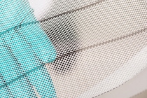 Interceptor® G2 ist das erste von der WHO empfohlene Moskitonetz mit neuem Wirkstoff, welches wirksam gegen resistenten Moskitos ist. Seine schwarz-weißen Streifen unterscheiden es von den bisher genutzten Moskitonetzen.
Foto: Andres/BASF