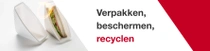 Aan de linkerkant van het beeld is een sandwich te zien die gedeeltelijk is verpakt in een witte plastic wikkel. Rechts staat de tekst: "Verpakken, beschermen, recyclen"