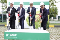 Spatenstich für neue BASF-Produktionsanlage von Pflanzenschutzmitteln in Singapur: (vlnr) Gustavo Palerosi Carniero, Regionalleiter Asien-Pazifik des BASF-Unternehmensbereichs Agricultural Solutions; Vincent Gros, Leiter des BASF-Unternehmensbereichs Agricultural Solutions; Khalil A. Bakar, Direktor für Energie und Chemie des Singapore Economic Development Board und EngLeong Goh, Geschäftsführer der BASF in Malaysia und Leiter des Geschäfts in Malaysia und Singapur.   Spatenstich für neue BASF-Produktionsanlage von Pflanzenschutzmitteln in Singapur: (vlnr) Gustavo Palerosi Carniero, Regionalleiter Asien-Pazifik des BASF-Unternehmensbereichs Agricultural Solutions; Vincent Gros, Leiter des BASF-Unternehmensbereichs Agricultural Solutions; Khalil A. Bakar, Direktor für Energie und Chemie des Singapore Economic Development Board und EngLeong Goh, Geschäftsführer der BASF in Malaysia und Leiter des Geschäfts in Malaysia und Singapur.