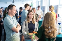 Beim BASF Infotag am 18. April können Interessierte sich über die vielfältigen Jobs am Standort Ludwigshafen informieren und bei Mitmach-Stationen aktiv werden.
Foto: BASF