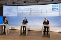 Michael Vassiliadis, Vorsitzender der IG BCE und die Vorstandsvorsitzenden von RWE und BASF, Dr. Markus Krebber und Dr. Martin Brudermüller.