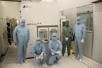 Partners of BASF and Fraunhofer IPMS in front of the process tool “LAM Sabre Extreme“. Partners of BASF and Fraunhofer IPMS in front of the process tool “LAM Sabre Extreme“.