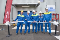 Von links nach rechts:Matthias Lindner, Vice President Global Controlling Petrochemicals;Dr. Marco Altmayer, Senior Vice President, Global Strategic Business Development Petrochemicals;Dr. Reiner Geier, Senior Vice President, Industrial Petrochemicals Europe;Dr. Maximilian Walter, Senior Vice President, Global Technology Petrochemicals;Dr. Thorsten Oberreuther, Senior Vice President, Plant Operations Antwerp. Von links nach rechts:Matthias Lindner, Vice President Global Controlling Petrochemicals;Dr. Marco Altmayer, Senior Vice President, Global Strategic Business Development Petrochemicals;Dr. Reiner Geier, Senior Vice President, Industrial Petrochemicals Europe;Dr. Maximilian Walter, Senior Vice President, Global Technology Petrochemicals;Dr. Thorsten Oberreuther, Senior Vice President, Plant Operations Antwerp.
