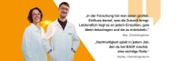 Zwei BASF-Chemieingenieure in weißen Laborkitteln und Schutzbrillen stehen lächelnd vor einem orangefarbenen Hintergrund. Ein Lichtwirbel ist neben ihnen zu sehen.  Der Text lautet:  „In der Forschung hat man einen großen Einfluss darauf, was die Zukunft bringt. Letztendlich liegt es an jedem Einzelnen, gute Ideen beizutragen und sie zu entwickeln.“ – Max, Chemieingenieur  „Nachhaltigkeit spielt in jedem Job, den du bei BASF machst, eine wichtige Rolle.“ – Sophie, Chemieingenieurin Zwei BASF-Chemieingenieure in weißen Laborkitteln und Schutzbrillen stehen lächelnd vor einem orangefarbenen Hintergrund. Ein Lichtwirbel ist neben ihnen zu sehen.  Der Text lautet:  „In der Forschung hat man einen großen Einfluss darauf, was die Zukunft bringt. Letztendlich liegt es an jedem Einzelnen, gute Ideen beizutragen und sie zu entwickeln.“ – Max, Chemieingenieur  „Nachhaltigkeit spielt in jedem Job, den du bei BASF machst, eine wichtige Rolle.“ – Sophie, Chemieingenieurin