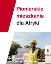 Mężczyzna w żółtej kamizelce odblaskowej i kasku stoi przed budynkiem, trzymając w ręku płytkę konstrukcyjną. W pobliżu dłoni pojawiają się świetlne wiry. Tekst brzmi: „Pionierskie rozwiązania mieszkaniowe dla Afryki”.