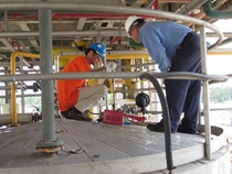 Grady Busby, ASCC intern, works with Joey Smith, Operator, Light Stabilizers Unit, on a lock out tag out operation.