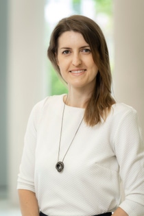 06672_2021 D 105 Porträt 3 Personen