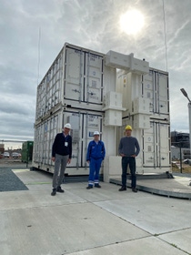 Das gemeinsame Team von BNB und BASF Antwerpen vor dem NAS® System in Antwerpen: Frank Prechtl / BNB, Andreas Wastyn / BASANT, Florian Dötz / BNB  Die Abstandsregeln wurden beachtet, eine Mund-Nasen-Maske war nicht erforderlich. Die Nutzung von Sicherheitsbrillen war in diesem Bereich nicht vorgeschrieben. Das gemeinsame Team von BNB und BASF Antwerpen vor dem NAS® System in Antwerpen: Frank Prechtl / BNB, Andreas Wastyn / BASANT, Florian Dötz / BNB  Die Abstandsregeln wurden beachtet, eine Mund-Nasen-Maske war nicht erforderlich. Die Nutzung von Sicherheitsbrillen war in diesem Bereich nicht vorgeschrieben.