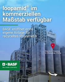 Große Industrieanlage mit Rohrsystemen und Türmen, daneben Text über die Inbetriebnahme von BASFs erster Anlage für recyceltes Polyamid 6.