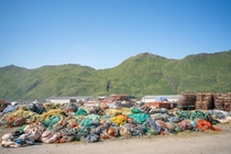 Das junge Unternehmen ist ein Anbieter von nachhaltigen Kunststofflösungen und macht mit Hilfe digitaler Lösungen die Rückverfolgbarkeit und Transparenz bei recycelten Kunststoffen möglich. Über die Plattform von Oceanworks erhalten Unternehmen Zugang zu recyceltem Plastik aus dem Meer und so genannte PCR-Kunststoffe. Foto: © Oceanworks Das junge Unternehmen ist ein Anbieter von nachhaltigen Kunststofflösungen und macht mit Hilfe digitaler Lösungen die Rückverfolgbarkeit und Transparenz bei recycelten Kunststoffen möglich. Über die Plattform von Oceanworks erhalten Unternehmen Zugang zu recyceltem Plastik aus dem Meer und so genannte PCR-Kunststoffe. Foto: © Oceanworks