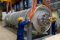 BASF auf der ACHEMA 2018
In der Apparatebau-Werkstatt am Standort Ludwigshafen bereiten Mitarbeiter die Verladung eines Hochdruck-Produktabscheiders (Auslegungsdruck 500 bar) für LDPE-Anlagen vor.
BASF at the ACHEMA 2018
At the Ludwigshafen site, employees of the pressure-vessel workshop prepare the shipping of a high-pressure product separator (design pressure 500 bar) for LDPE plants.
Photo: BASF SE, 2018
 BASF auf der ACHEMA 2018
In der Apparatebau-Werkstatt am Standort Ludwigshafen bereiten Mitarbeiter die Verladung eines Hochdruck-Produktabscheiders (Auslegungsdruck 500 bar) für LDPE-Anlagen vor.
BASF at the ACHEMA 2018
At the Ludwigshafen site, employees of the pressure-vessel workshop prepare the shipping of a high-pressure product separator (design pressure 500 bar) for LDPE plants.
Photo: BASF SE, 2018