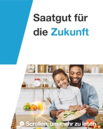 Ein Mann und ein Kind stehen in einer Küche und bereiten gemeinsam frisches Gemüse zu. Ein Lichtwirbel schwebt über der Arbeitsfläche. Der Text lautet: „Saatgut für die Zukunft.“