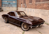 Eddie’s Rod and Customs 1963 Chevrolet Corvette, coated in BASF Glasurit 90 Line, was named a Battle of the Builders Top 12 Finalist and awarded the Chevrolet Design Award at the 2017 SEMA Show. Eddie’s Rod and Customs 1963 Chevrolet Corvette, coated in BASF Glasurit 90 Line, was named a Battle of the Builders Top 12 Finalist and awarded the Chevrolet Design Award at the 2017 SEMA Show.