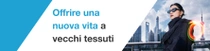 Una ragazza che indossa una giacca casual nera e sullo sfondo un paesaggio urbano di Shanghai. Un vortice di luce colorata appare sulla sua destra. Il testo recita: “Ridiamo nuova vita ai vecchi tessuti” Una ragazza che indossa una giacca casual nera e sullo sfondo un paesaggio urbano di Shanghai. Un vortice di luce colorata appare sulla sua destra. Il testo recita: “Ridiamo nuova vita ai vecchi tessuti”