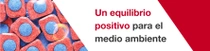 Pastillas rojas y azules para lavavajillas. Una espiral de luz revolotea sobre las pastillas. En el texto de la imagen pone: “Un equilibrio positivo para el clima”. 