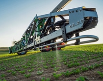 ONE SMART SPRAY erkennt und kontrolliert Unkräuter in Echtzeit, sowohl vor (Grün-auf-Braun) als auch nach dem Auflaufen der Saat (Grün-auf-Grün).  Foto: BASF SE ONE SMART SPRAY erkennt und kontrolliert Unkräuter in Echtzeit, sowohl vor (Grün-auf-Braun) als auch nach dem Auflaufen der Saat (Grün-auf-Grün).  Foto: BASF SE