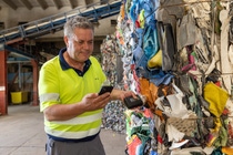 Vor-Ort-Identifizierung von Kunststoffen mit der Mobilen NIR Spektroskopie-Lösung von trinamiX - Copyright: trinamiX GmbH Vor-Ort-Identifizierung von Kunststoffen mit der Mobilen NIR Spektroskopie-Lösung von trinamiX - Copyright: trinamiX GmbH