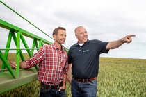 Das Resistenzmanagement ist für alle Landwirte eine der großen Herausforderungen. Mit dem neuesten Blockbuster-Fungizid Revysol® bietet BASF ihnen in allen Regionen ein wichtiges Werkzeug, um Resistenzen in vielen bedeutenden Kulturen zu begegnen. Erste Markteinführungen von Revysol-basierten Produkten für die Anbausaison 2020 sind in Schlüsselmärkten weltweit bereits erfolgreich angelaufen. Das Resistenzmanagement ist für alle Landwirte eine der großen Herausforderungen. Mit dem neuesten Blockbuster-Fungizid Revysol® bietet BASF ihnen in allen Regionen ein wichtiges Werkzeug, um Resistenzen in vielen bedeutenden Kulturen zu begegnen. Erste Markteinführungen von Revysol-basierten Produkten für die Anbausaison 2020 sind in Schlüsselmärkten weltweit bereits erfolgreich angelaufen.