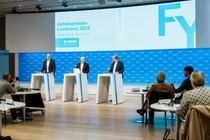 Jahrespressekonferenz - Berichterstattung für das Gesamtjahr 2025, Dr. Dirk Elvermann, Finanzvorstand (links), Dr. Markus Kamieth, Vorstandsvorsitzender (Mitte). 
Foto: BASF SE