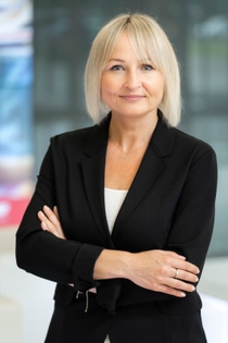 06672_2021 D 105 Porträt 3 Personen