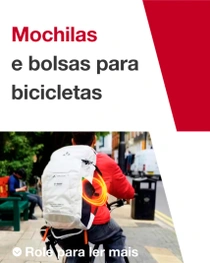 Um homem de jaqueta vermelha anda de bicicleta em uma rua da cidade, com uma mochila branca com os logotipos Vaude e BASF, com um efeito de luz laranja na mochila. O texto diz: "Mochilas e bolsas para bicicletas." Um homem de jaqueta vermelha anda de bicicleta em uma rua da cidade, com uma mochila branca com os logotipos Vaude e BASF, com um efeito de luz laranja na mochila. O texto diz: "Mochilas e bolsas para bicicletas."