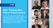 Der Thomas Alva Edison Patent Award 2021 für herausragende Beiträge zum Umweltschutz wurde unseren BASF-Kollegen für ihre Arbeit am Dieseloxidationskatalysator (DOC) verliehen, der die Abgasemissionen reduzieren. Von oben links nach unten rechts: Shiang Sung, Susanne Stiebels, Olga Gerlach, Stanley Roth (im Ruhestand), Andreas Sundermann und Claudia Zabel.
The 2021 Thomas Alva Edison Patent Award for outstanding environmental contributions was presented to our BASF colleagues for their work in Diesel Oxidation Catalysts (DOC), which reduce tailpipe emissions. From top left to bottom right: Shiang Sung, Susanne Stiebels, Olga Gerlach, Stanley Roth (retired), Andreas Sundermann, and Claudia Zabel. 
 Der Thomas Alva Edison Patent Award 2021 für herausragende Beiträge zum Umweltschutz wurde unseren BASF-Kollegen für ihre Arbeit am Dieseloxidationskatalysator (DOC) verliehen, der die Abgasemissionen reduzieren. Von oben links nach unten rechts: Shiang Sung, Susanne Stiebels, Olga Gerlach, Stanley Roth (im Ruhestand), Andreas Sundermann und Claudia Zabel.
The 2021 Thomas Alva Edison Patent Award for outstanding environmental contributions was presented to our BASF colleagues for their work in Diesel Oxidation Catalysts (DOC), which reduce tailpipe emissions. From top left to bottom right: Shiang Sung, Susanne Stiebels, Olga Gerlach, Stanley Roth (retired), Andreas Sundermann, and Claudia Zabel.