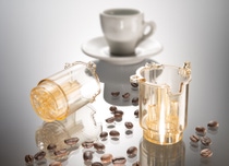 Haushaltsgerätehersteller De'Longhi setzt Ultrason der BASF in der Brüheinheit seiner neuen Kaffeemaschine ein Der italienische Haushaltsgerätehersteller De'Longhi, Treviso, verwendet jetzt Ultrason® E 3010 MR zur Herstellung des oberen Teils der Brüheinheit in seiner neuen Kaffeemaschine Magnifica Ecam 22. Das Polyethersulfon (PESU) der BASF trägt zur Langlebigkeit der Kaffeemaschine bei. Foto: BASF 2020 Haushaltsgerätehersteller De'Longhi setzt Ultrason der BASF in der Brüheinheit seiner neuen Kaffeemaschine ein Der italienische Haushaltsgerätehersteller De'Longhi, Treviso, verwendet jetzt Ultrason® E 3010 MR zur Herstellung des oberen Teils der Brüheinheit in seiner neuen Kaffeemaschine Magnifica Ecam 22. Das Polyethersulfon (PESU) der BASF trägt zur Langlebigkeit der Kaffeemaschine bei. Foto: BASF 2020