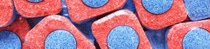 Tablettes pour lave-vaisselle Henkel de couleurs rouge et bleue Tablettes pour lave-vaisselle Henkel de couleurs rouge et bleue