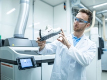 3D-gedruckten Formen und Werkzeuge bis hin zu komplett 3D-gedruckten Schuhen werden auf dem BASF-Messestand auf der Simac vorgestellt. 3D-gedruckten Formen und Werkzeuge bis hin zu komplett 3D-gedruckten Schuhen werden auf dem BASF-Messestand auf der Simac vorgestellt.