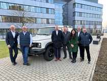 BASF Coatings erweitert die seit 2021 bestehende Partnerschaft mit INEOS Automotive. Von links nach rechts: Chris Titmarsh - Senior Vice President, Global BASF Automotive Refinish Coatings SolutionsSteve Graham - Global Head of Aftersales, INEOS AutomotiveRoar Solberg - Sales Vice President, EMEA BASF Automotive Refinish Coatings Solutions Kenny Wilson - Global Aftersales Program Manager, INEOS Automotive Preethi Venicia Cardoza - Global Strategic Account Approval Manager, BASF Automotive Refinish Coatings Solutions, Michael Hill - Global Strategic Account Manager INEOS,  Foto: BASF Coatings BASF Coatings erweitert die seit 2021 bestehende Partnerschaft mit INEOS Automotive. Von links nach rechts: Chris Titmarsh - Senior Vice President, Global BASF Automotive Refinish Coatings SolutionsSteve Graham - Global Head of Aftersales, INEOS AutomotiveRoar Solberg - Sales Vice President, EMEA BASF Automotive Refinish Coatings Solutions Kenny Wilson - Global Aftersales Program Manager, INEOS Automotive Preethi Venicia Cardoza - Global Strategic Account Approval Manager, BASF Automotive Refinish Coatings Solutions, Michael Hill - Global Strategic Account Manager INEOS,  Foto: BASF Coatings