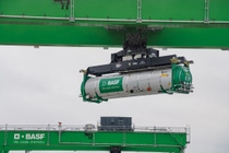 BASF nimmt im Oktober 2018 das neue Tankcontainerlager am Standort Ludwigshafen in Betrieb. Dieses Lager ist Teil eines integrierten Lager- und Transportkonzepts, mit dem BASF den Kundenservice verbessern und gleichzeitig Logistikkosten deutlich reduzieren will.  
Bei dem Tankcontainerlager handelt es sich um ein vollautomatisches Freilager für Tankcontainer zur Lagerung von flüssigen Stoffen und flüssigen Abfällen. Es ist auf eine Kapazität von 2.000 Standardcontainern ausgelegt und verfügt über zwei Kräne mit einer Ladekapazität von je 75 Tonnen. Der Warenumschlag kann über AGV, Lkw und Bahn erfolgen.
Abdruck honorarfrei. Copyright by BASF.
BASF starts operating the new tank container storage facility in October 2018 at its Ludwigshafen site. This warehouse is part of an integrated storage and transport concept that BASF is using to improve customer service and significantly reduce logistics costs at the same time. 
The tank container storage facility is a fully automatic outdoor storage facility for tank containers for the storage of liquid substances and liquid waste. It is designed for a capacity of 2,000 standard containers and has two cranes with a loading capacity of 75 tons each. Goods can be handled by AGV, truck and rail.
Print free of charge. Copyright by BASF.
 BASF nimmt im Oktober 2018 das neue Tankcontainerlager am Standort Ludwigshafen in Betrieb. Dieses Lager ist Teil eines integrierten Lager- und Transportkonzepts, mit dem BASF den Kundenservice verbessern und gleichzeitig Logistikkosten deutlich reduzieren will.  
Bei dem Tankcontainerlager handelt es sich um ein vollautomatisches Freilager für Tankcontainer zur Lagerung von flüssigen Stoffen und flüssigen Abfällen. Es ist auf eine Kapazität von 2.000 Standardcontainern ausgelegt und verfügt über zwei Kräne mit einer Ladekapazität von je 75 Tonnen. Der Warenumschlag kann über AGV, Lkw und Bahn erfolgen.
Abdruck honorarfrei. Copyright by BASF.
BASF starts operating the new tank container storage facility in October 2018 at its Ludwigshafen site. This warehouse is part of an integrated storage and transport concept that BASF is using to improve customer service and significantly reduce logistics costs at the same time. 
The tank container storage facility is a fully automatic outdoor storage facility for tank containers for the storage of liquid substances and liquid waste. It is designed for a capacity of 2,000 standard containers and has two cranes with a loading capacity of 75 tons each. Goods can be handled by AGV, truck and rail.
Print free of charge. Copyright by BASF.